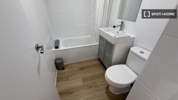Habitación en piso compartido de 4 habitaciones Alcalá de Henares.