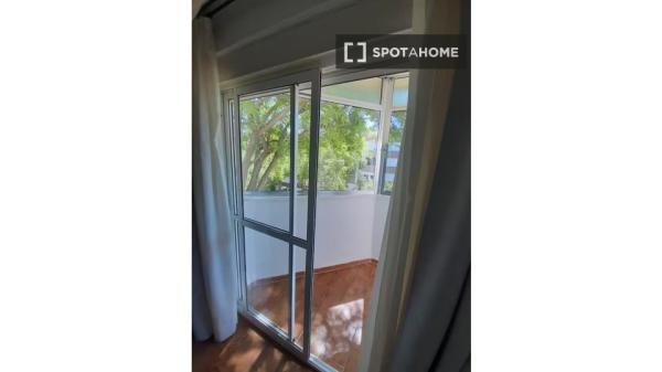 Piso de 3 dormitorios en alquiler en La Oliva, Sevilla