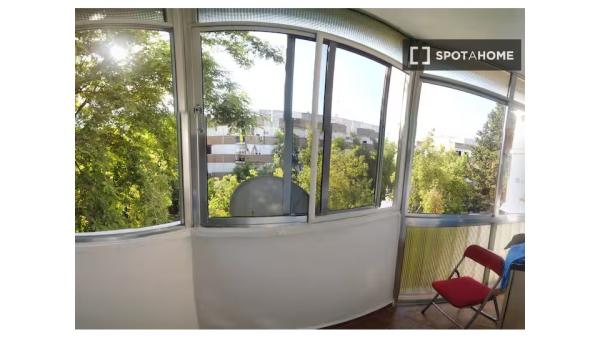 Piso de 3 dormitorios en alquiler en La Oliva, Sevilla