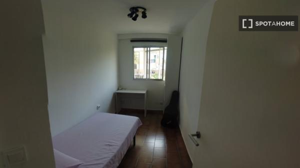 Piso de 3 dormitorios en alquiler en La Oliva, Sevilla