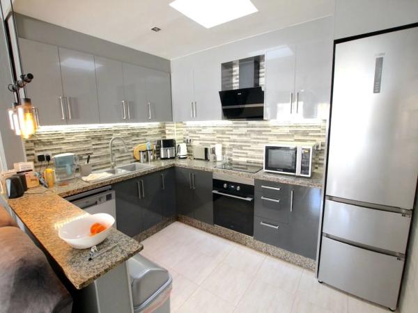 Chalet adosado en calle la Boheme