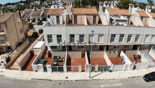 Chalet adosado en calle Cilantro, 1