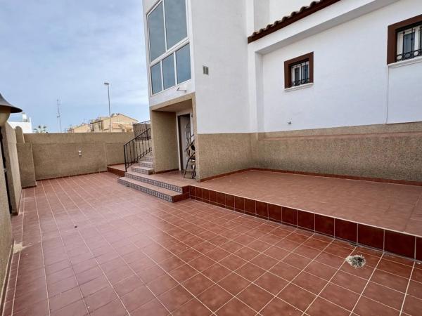 Casa independiente en calle Torre de Pisa