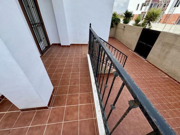 Casa independiente en calle Torre de Pisa