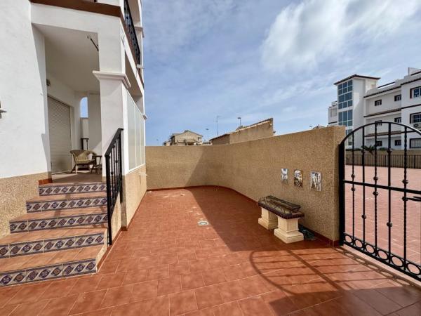 Casa independiente en calle Torre de Pisa