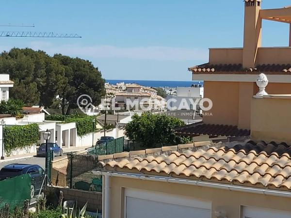 Casa independiente en avenida de las Carreras