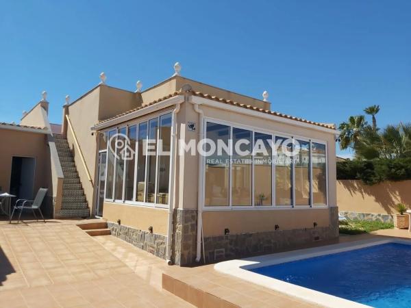 Casa independiente en avenida de las Carreras