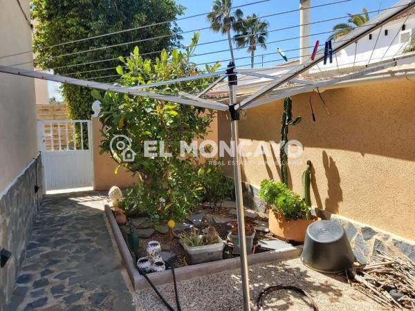 Casa independiente en avenida de las Carreras