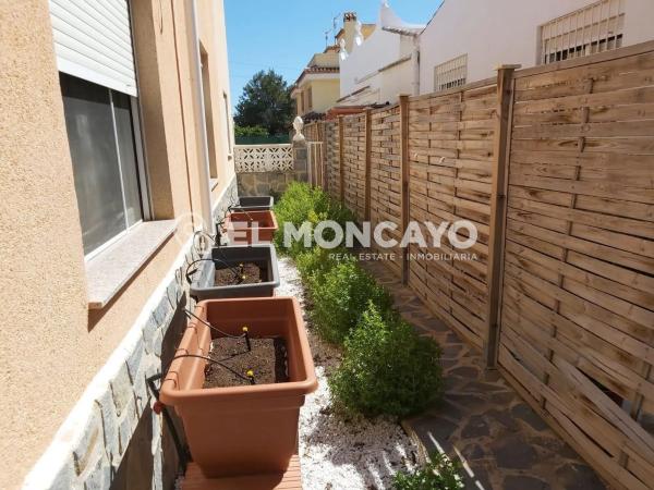 Casa independiente en avenida de las Carreras