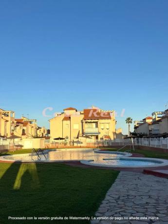 Chalet pareado en calle Guapiles, 1