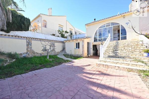 Chalet en Barrio Lomas de Cabo Roig-Los Dolses