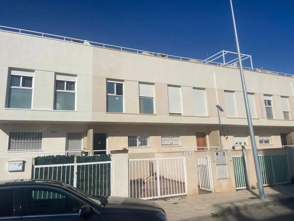 Chalet adosado en cilantro