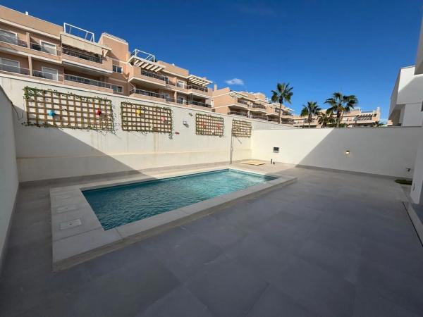 Chalet pareado en calle Canela