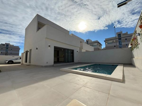 Chalet pareado en calle Canela