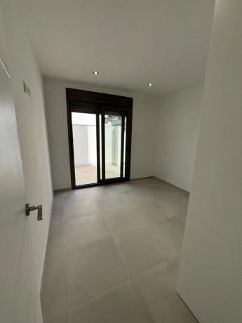 Chalet pareado en calle Canela