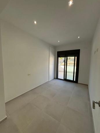 Chalet pareado en calle Canela