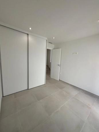 Chalet pareado en calle Canela