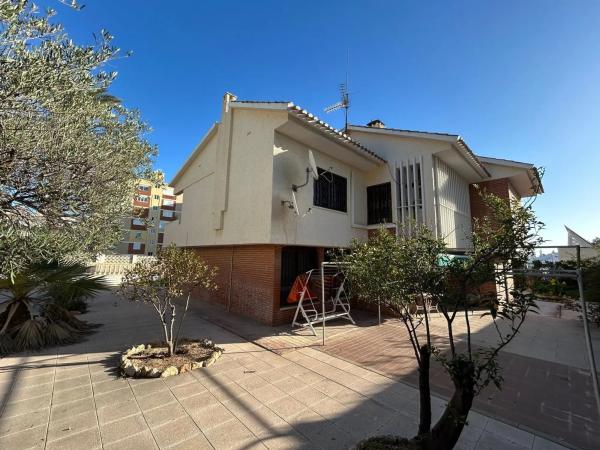 Casa independiente en avenida de la Playa