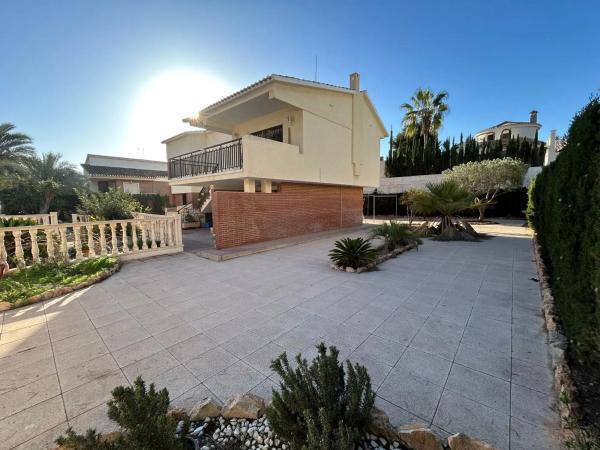 Casa independiente en avenida de la Playa