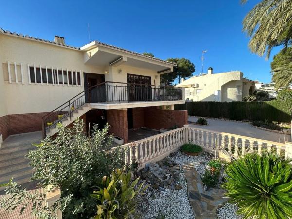 Casa independiente en avenida de la Playa