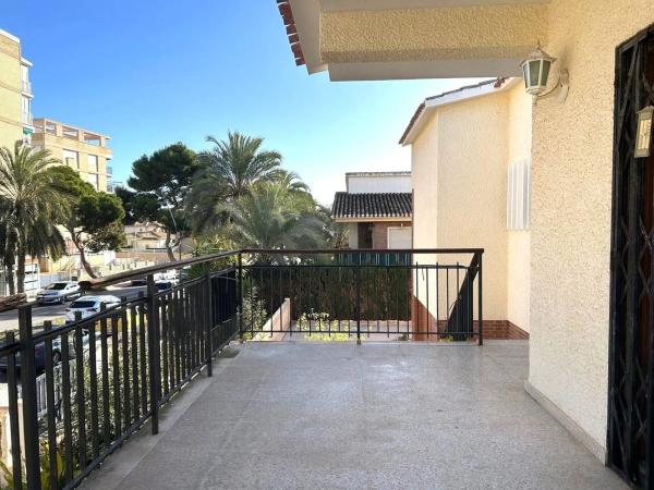 Casa independiente en avenida de la Playa