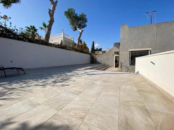 Casa independiente en calle Relámpago Bal