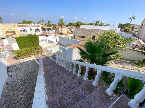 Casa independiente en calle Relámpago Bal