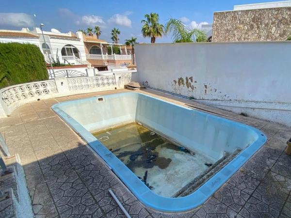 Casa independiente en calle Relámpago Bal
