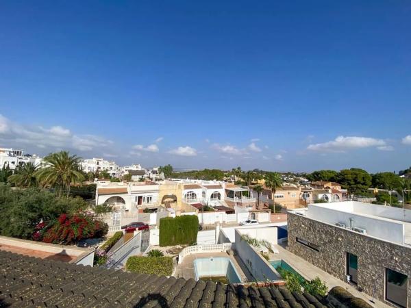 Casa independiente en calle Relámpago Bal