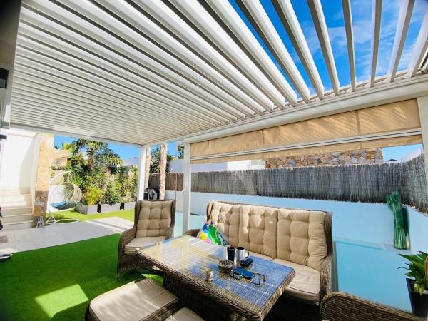 Casa independiente en calle Jónico