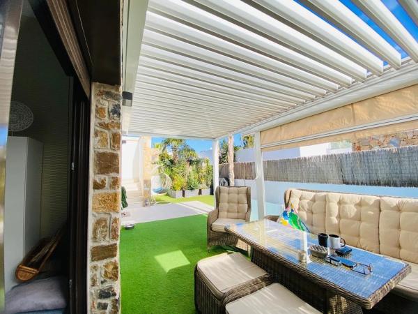 Casa independiente en calle Jónico