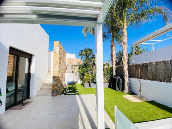 Casa independiente en calle Jónico