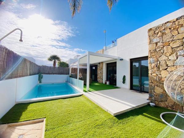 Casa independiente en calle Jónico