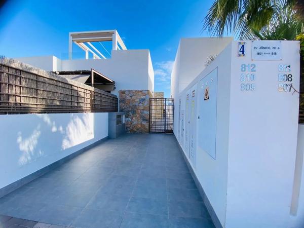 Casa independiente en calle Jónico