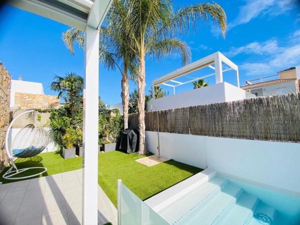 Casa independiente en calle Jónico