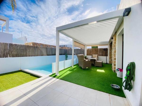 Casa independiente en calle Jónico