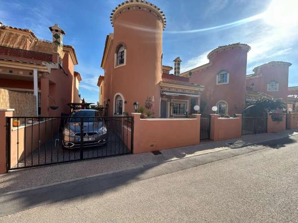 Casa independiente en calle Niágara