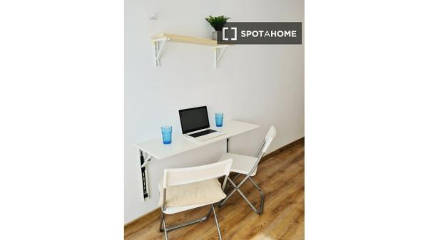 Room in shared apartment in Santander