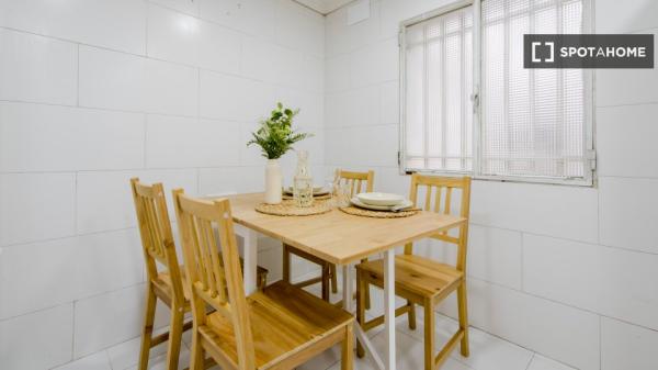 Habitación en piso compartido en alquiler en Trafalgar, Madrid