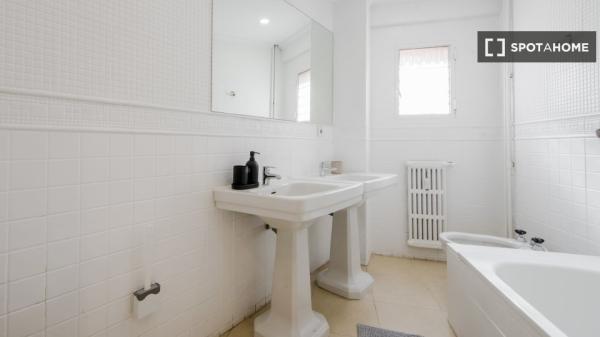 Habitación en piso compartido en alquiler en Trafalgar, Madrid