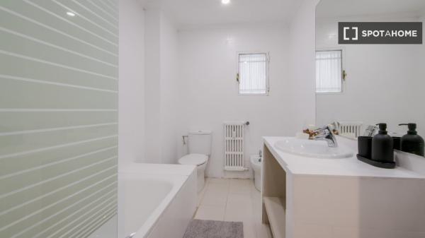 Habitación en piso compartido en alquiler en Trafalgar, Madrid