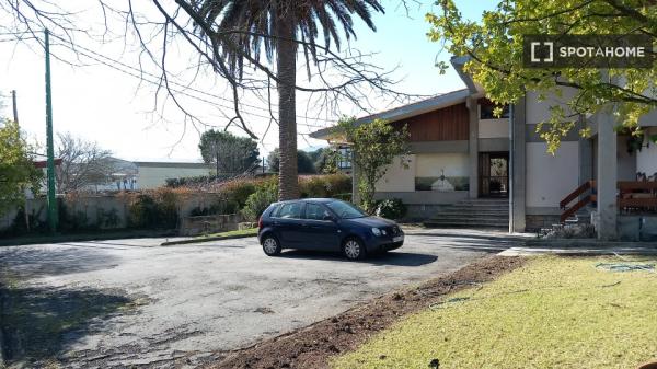 Chambre dans un appartement partagé à Getxo