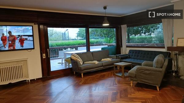 Chambre dans un appartement partagé à Getxo