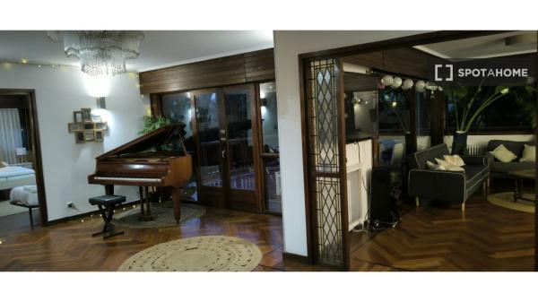 Chambre dans un appartement partagé à Getxo