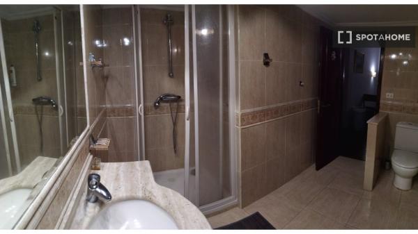 Room in shared apartment in Getxo