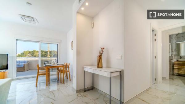 Apartamento de 2 dormitorios en alquiler en Calp, Alicante