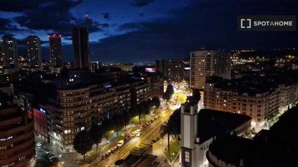 Room in shared apartment in Bilbao