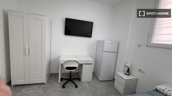 Pokój w mieszkaniu dzielonym do wynajęcia w Elche