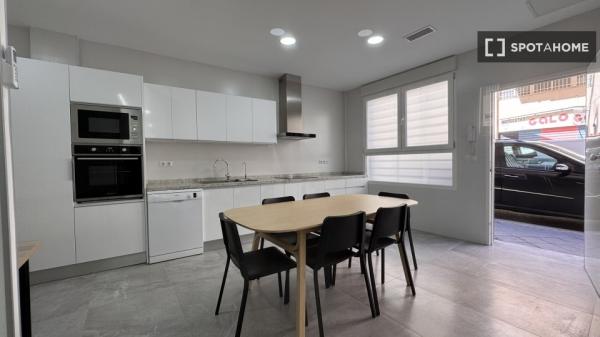 Habitación en piso compartido en alquiler en Elche