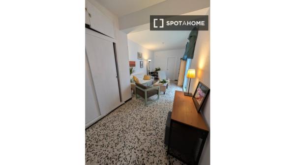 Piso de 3 dormitorios en alquiler en Feria, Sevilla